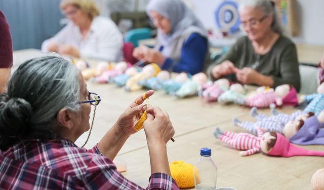Bucalı kursiyerlerden minik savaşçılara destek!