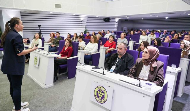 Buca'dan çalışanlarına otizm farkındalık eğitimi