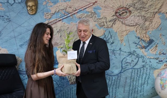 Çeşme'den öğretmenlere anlamlı 24 Kasım hediyesi