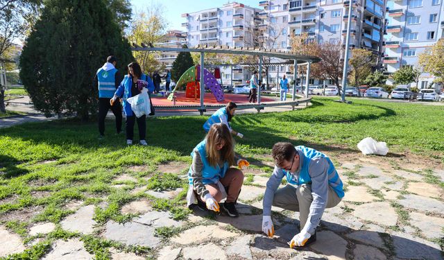 İzmirli gönüllülerden temizlik seferberliği