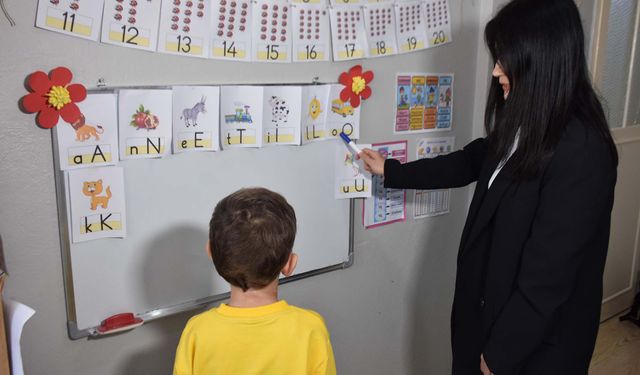 Kemoterapiye rağmen eğitimde geri kalmadı: Odası sınıfa dönüştü