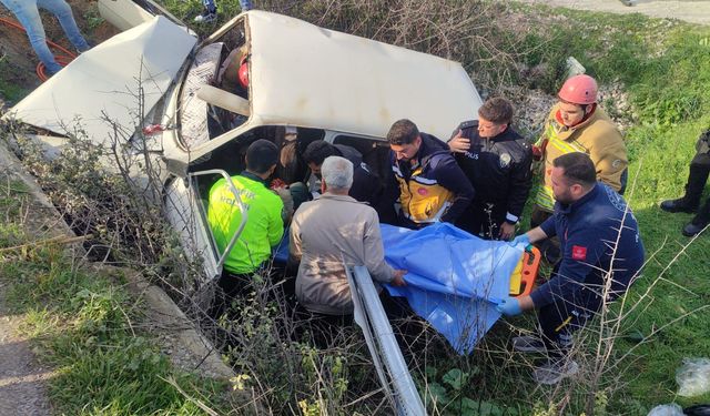 Otomobil şarampole devrildi: Karı-koca ağır yaralı!