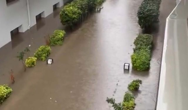 Muğla'yı sağanak vurdu: Cadde ve sokaklar göle döndü!
