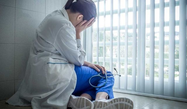 İzmir'de hemşire döven Japon hastaya para cezası!