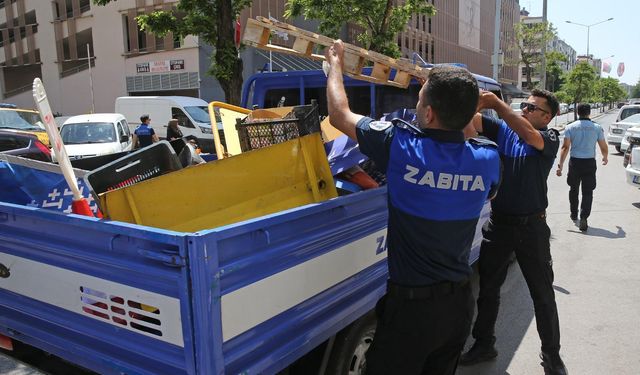 Karşıyaka Zabıtası iş başında!