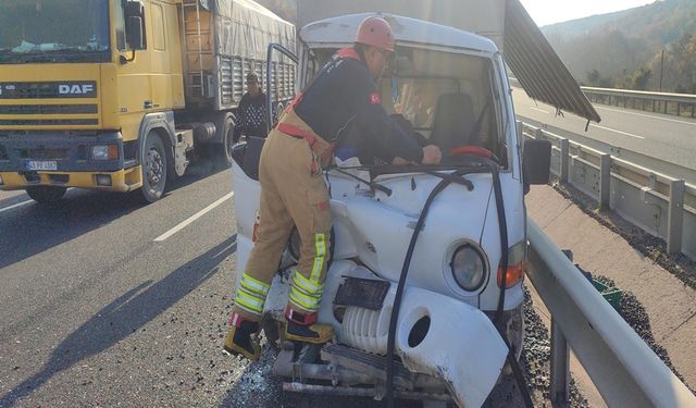 Manisa’da kamyonet ile TIR çarpıştı: 1 yaralı