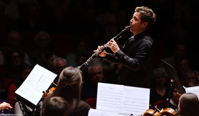 İzmir Oda Orkestrası dünyaca ünlü klarnetçi Barragán ile sahne aldı