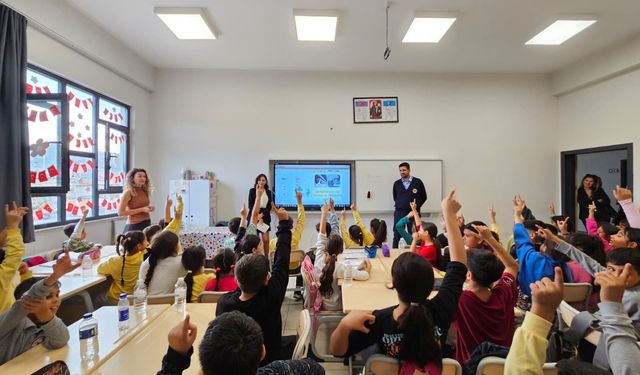 İzmir Metrosu’ndan öğrencilere metro ve tramvay eğitimi
