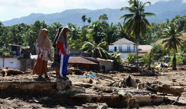 Endonezya'daki sel felaketinde ölü sayısı 500'e çıktı!
