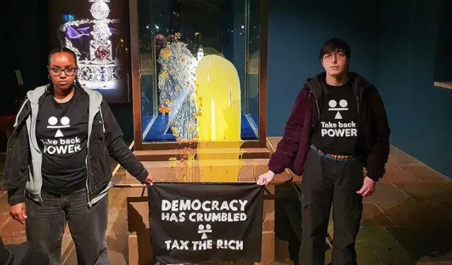 Kraliyet tacına muhallebili saldırı!