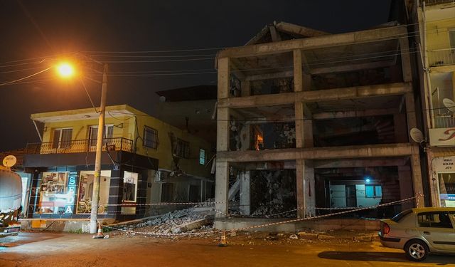 Yıkım sırasında kopan beton parçaları eve zarar verdi!