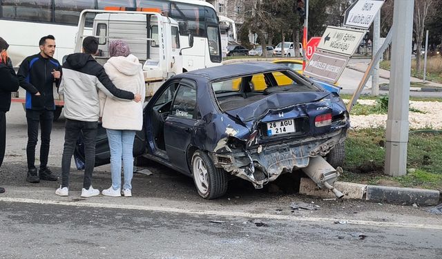 Kütahya'da zincirleme trafik kazası: 4 kişi yaralandı