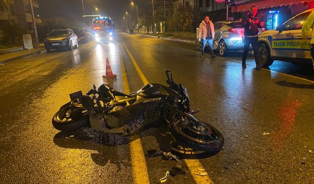 Otomobille çarpışan motosikletin sürücüsü yaralandı