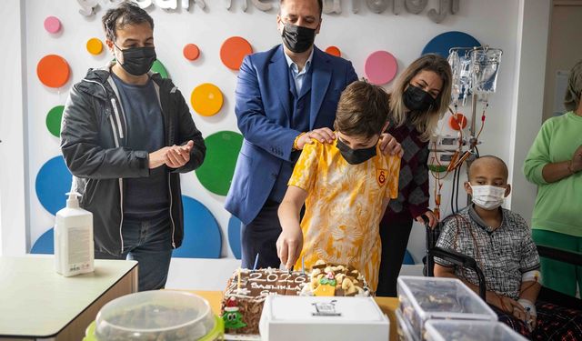 Başkan Eşki’den tedavi gören çocuklara yılbaşı ziyareti
