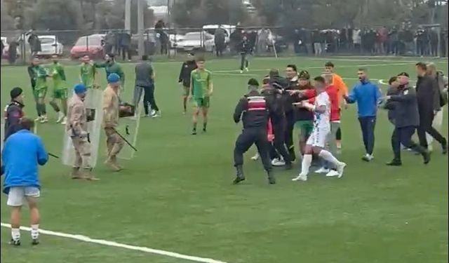 Amatör lig maçında tekme tokatlı kavga!