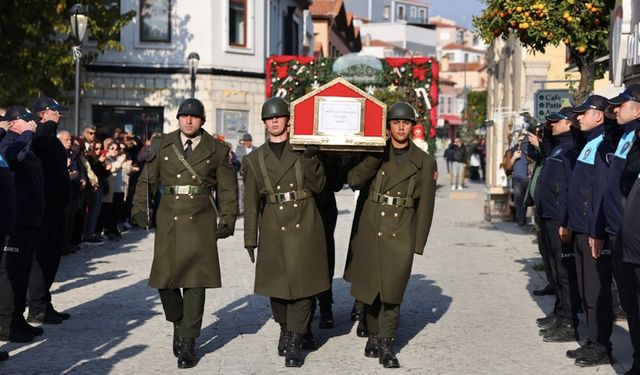 Çeşme efsane başkanını uğurladı