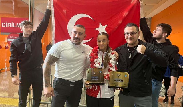 Dünya şampiyonluğunu iki ay önce kaybettiği babasına hediye etti!