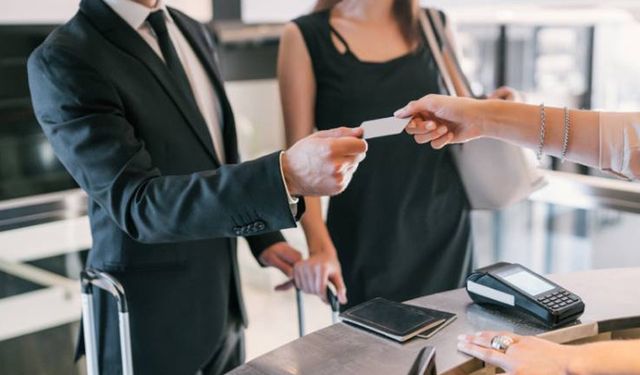 KVKK’dan kritik karar: Oteller kimlik fotokopisi isteyemeyecek