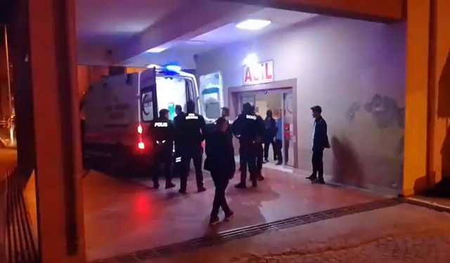 Manisa'da bıçaklı kavgada kan aktı: 2 kişi yaralandı