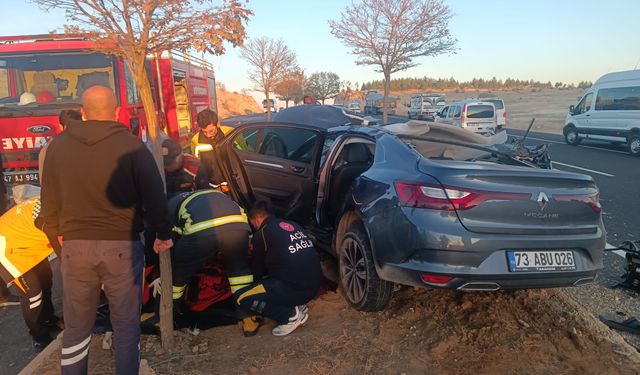 Otomobil, TIR'a arkadan çarptı: 1 ölü, 2 yaralı