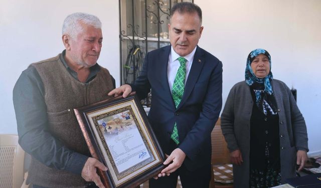 Şehit Astsubay Başçavuş Emrah Kuran'ın şehadet belgesi ailesine teslim edildi