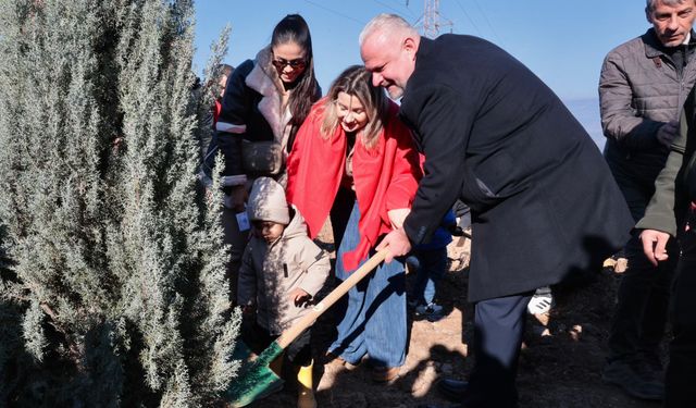 Menemen'de her bebek için bir fidan!