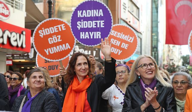 Karşıyaka’da ‘Kadın ve Aile Hizmetleri’ ile 5 bin kadına destek!