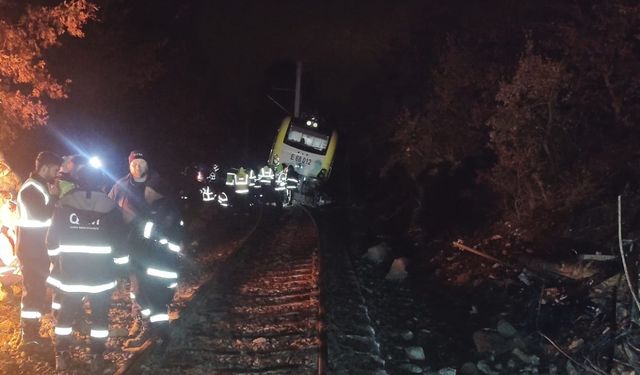 İzmir treni raydan çıktı!