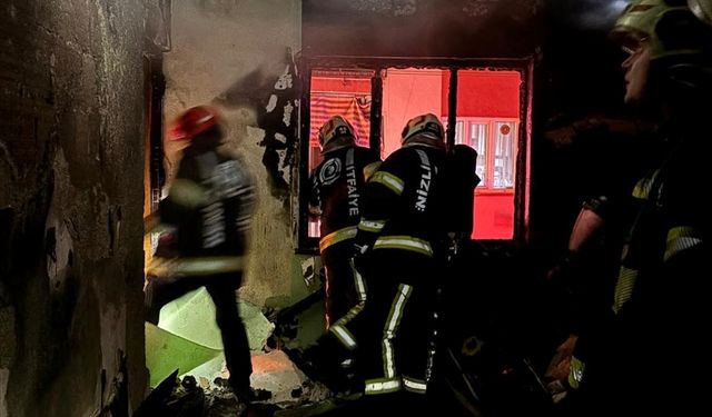 Apartmanda yangın: Mahsur kalan 4 kişi kurtarıldı