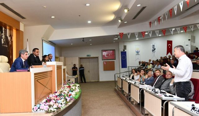 Çiğli Meclisi'nde cami gündemi: "Büyükşehir, Harmandalı denilince evrakları atıyor"