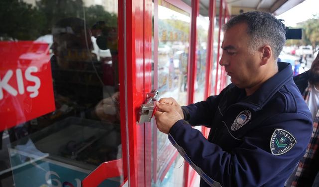 Torbalı'da 2 markete mühür!