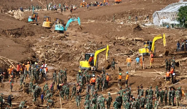Endonezya'da toprak kayması: Ölenlerin sayısı 48'e yükseldi