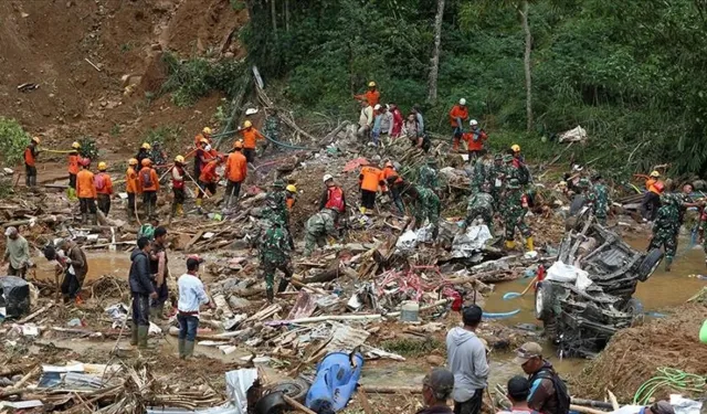 Endonezya'daki toprak kaymasında can kaybı 25'e yükseldi