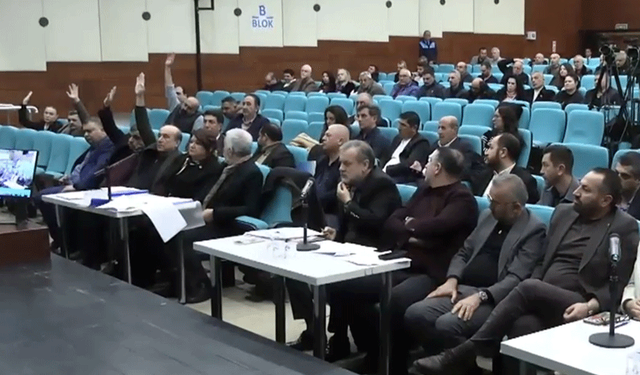 CHP Konak Grubu'nda Folkart çatlağı!