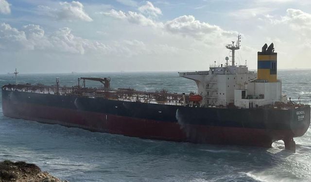 İzmir'den yola çıktı... Karaya oturdu!