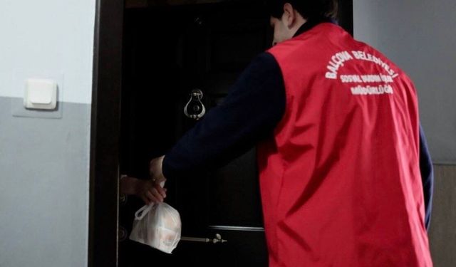 Balçova'dan ihtiyaç sahiplerine sıcak yemek desteği
