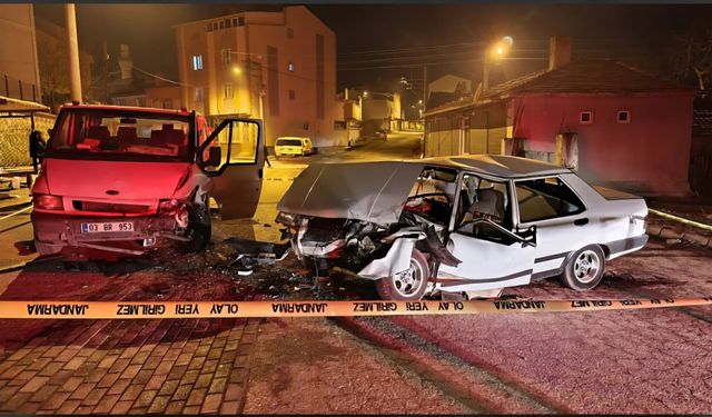 Otomobil hurdaya döndü: Feci kazada 3 yaralı!