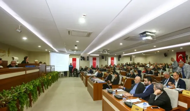 Başkan Kınay ile meclis üyeleri arasında komisyon krizi: Karabağlar'da kördüğüm!