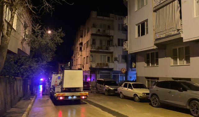 Manisa’da 4 katlı binada yangın