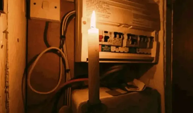 Roman mahallelere Gediz’den ‘şafak baskını’… Elektrikleri kestiler!