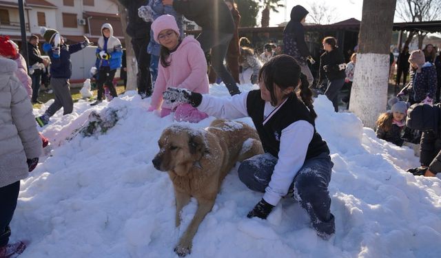 Ürkmez’de yarıyıl tatiline kar sürprizi