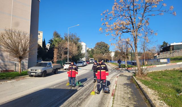 Menderes'te ekipler yılın ilk gününde sahada!