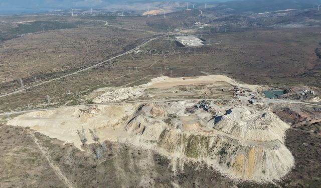 Çeşme'de baraj havzasında kaçak döküm iddiası!