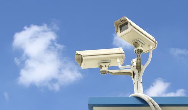 Karşıyaka'da dikkat çeken karar: Her çöpün başına kamera takılacak!