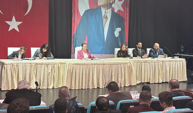 Mutlu’ya AK Parti’den övgü: "Başkanımıza muhalif olsanız da oraya çok yakışıyor"