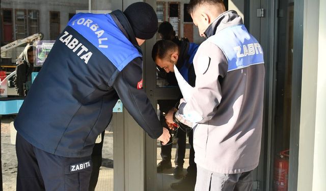 İzmir'de örnek kural: Tarihi geçmiş ürün satan market mühürlendi!