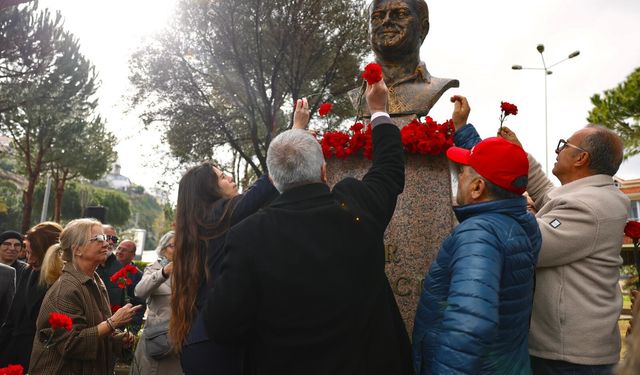 Çeşme’de Uğur Mumcu anıldı