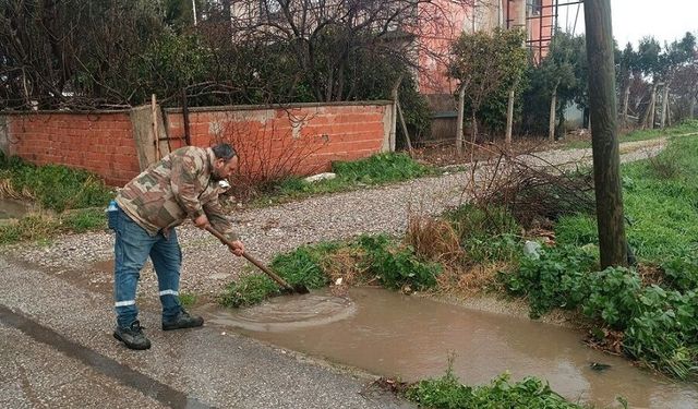 Menderes Belediyesi yoğun yağışlarda sahada