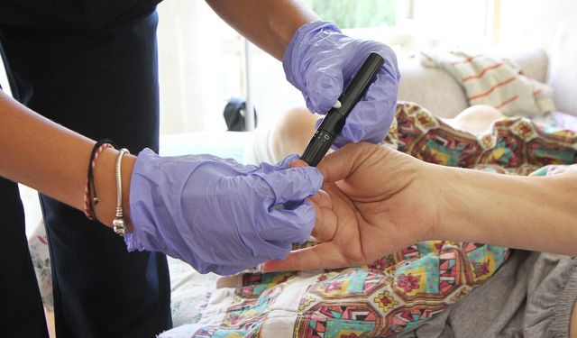 Karşıyaka'da ESDEM ile şifa evlere taşınıyor