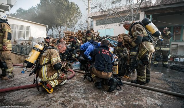 Bornova’daki fabrika yangını söndürüldü